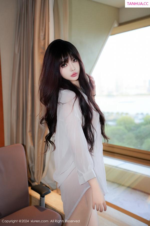   [XiuRen]高清写真图 2024.08.12 No.9002 酒精阿姨 美臀性感第2张图片